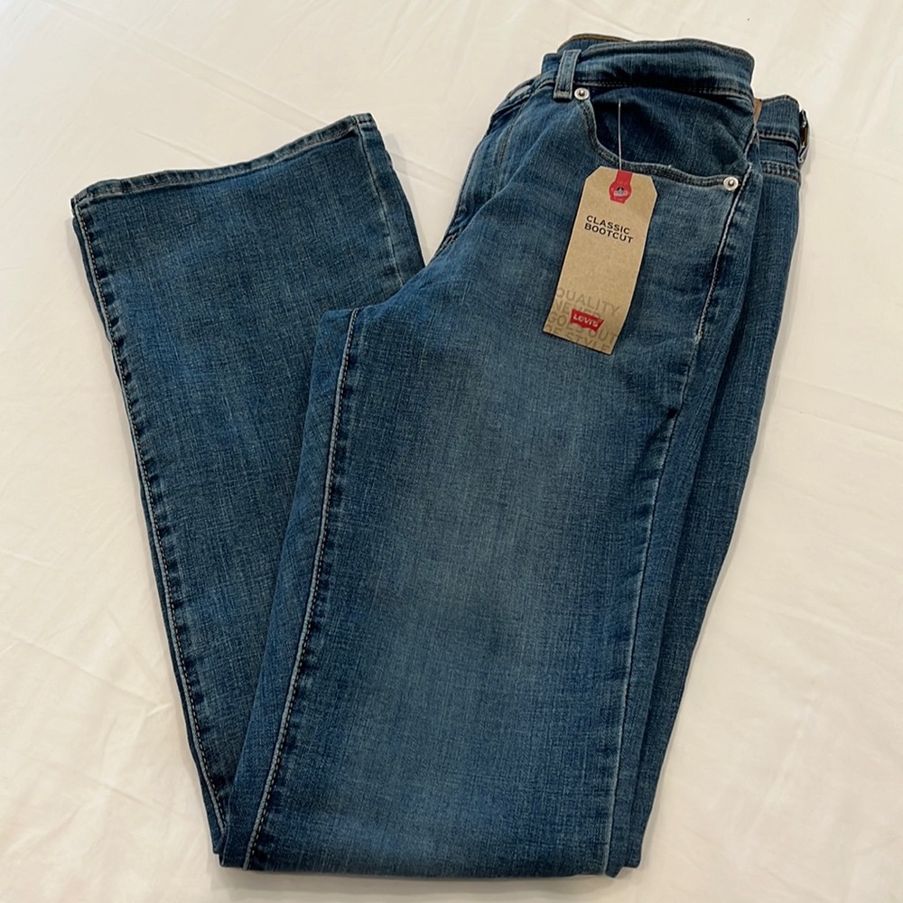 NWT Levis Classic Bootcut Jeans